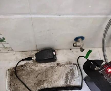 莲池屋顶漏水维修公司分享下卫生间漏水的危害及解决方法
